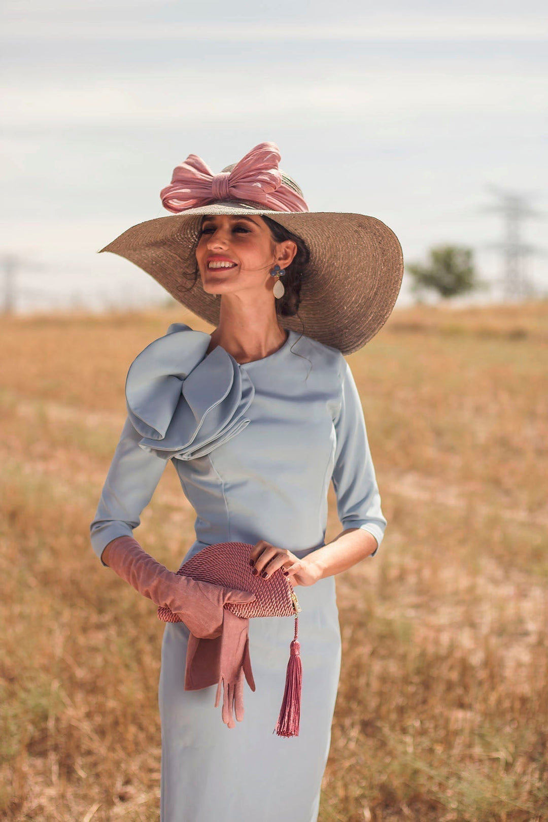 El protocolo de la madrina: del vestido al bolso de mano.