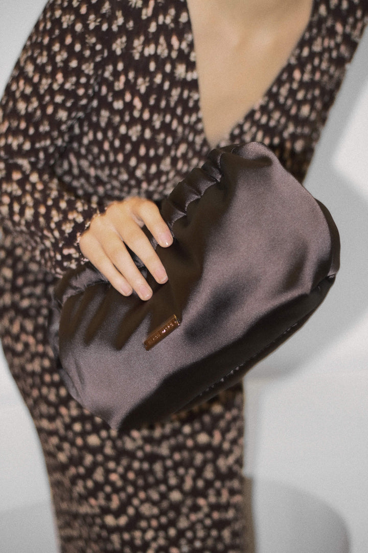 Bolsito Bianca · Marrón Chocolate