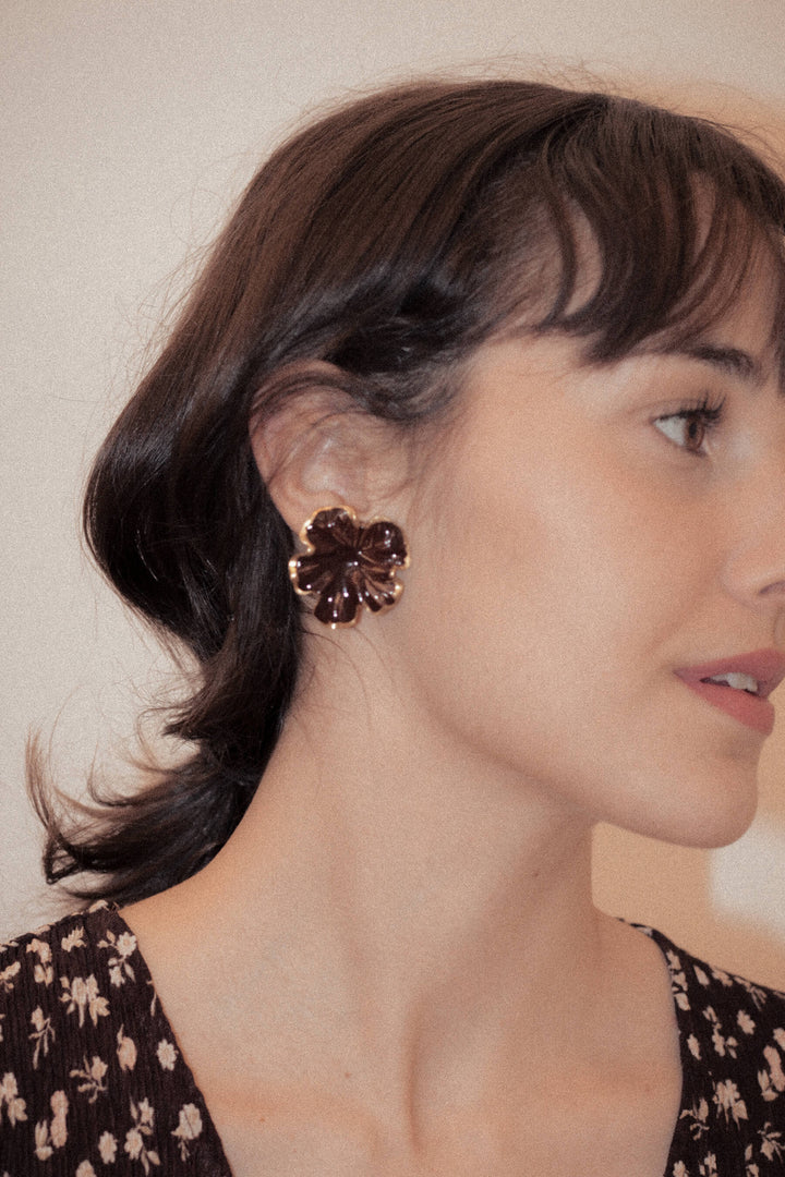 Pendientes Aspen · esmalte Chocolate