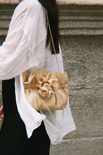 Bolso Valentina con Flor · Dorado