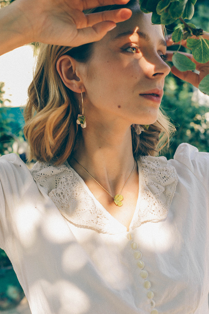 Collar Campanita · Flor Verde